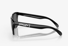 Charger l'image dans la galerie, Lunettes de soleil polarisées Oakley (exclusivité 30 ans d'ancienneté)
